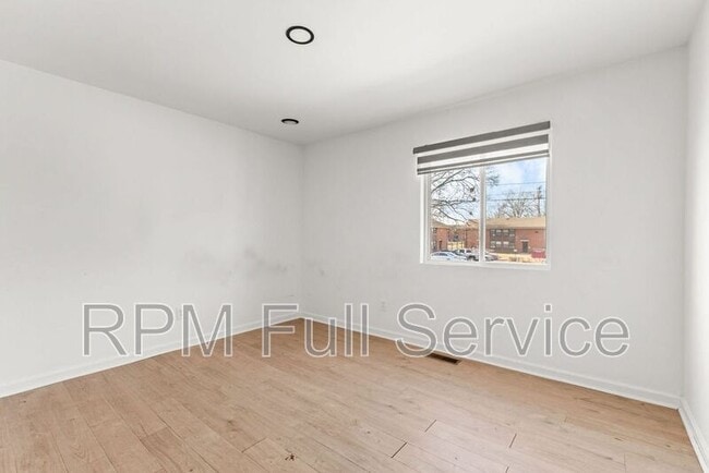 Building Photo - 2138 25th Ave N