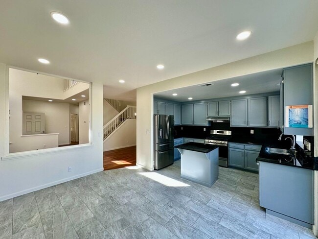 Building Photo - 39836 Potrero Dr