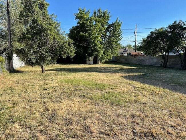 Building Photo - 744 E 8425 S
