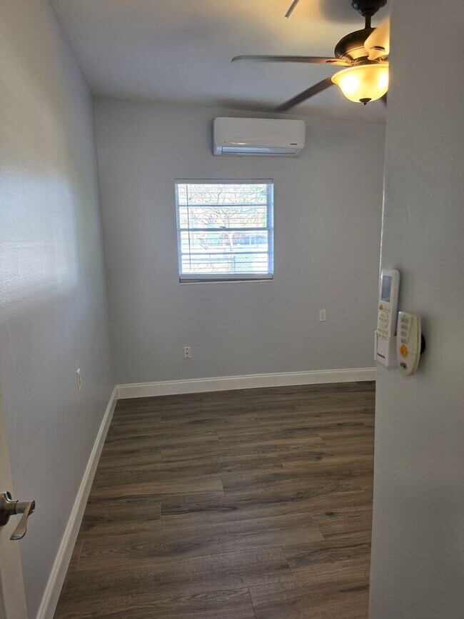 Building Photo - FOR RENT!!! NEWLY RENOVATED 2-BEDROOM TRIPLEX – UTILITIES INCLUDED – PRIME KISSIMMEE LOCATION!