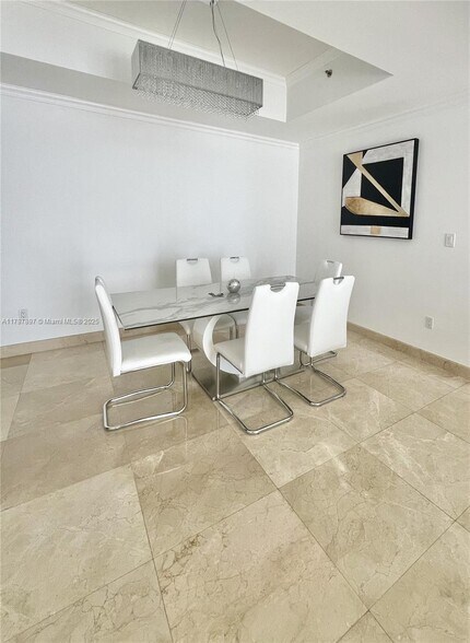 Building Photo - 15901 Collins Ave