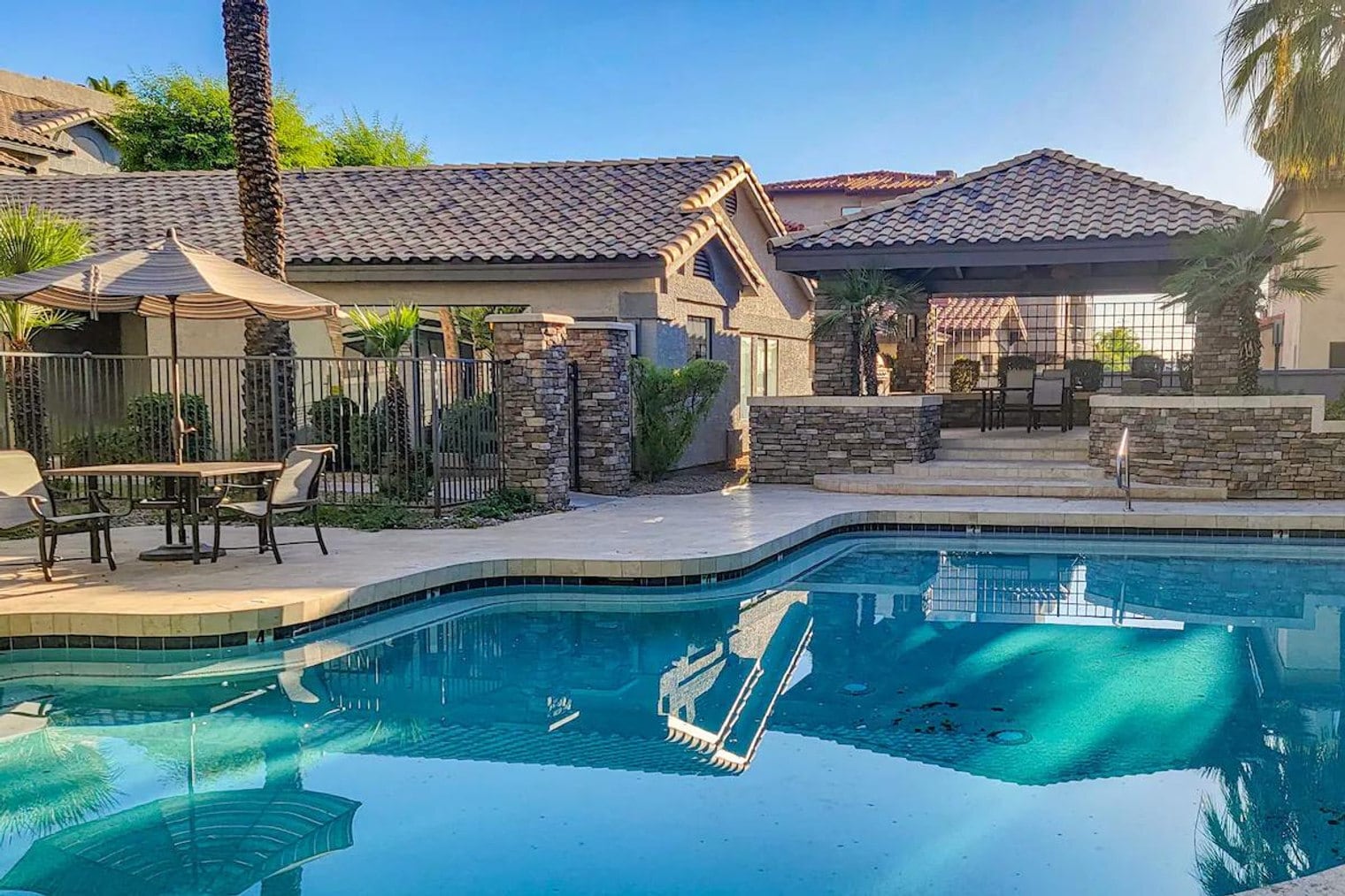 Building Photo - 2025 E Campbell Ave