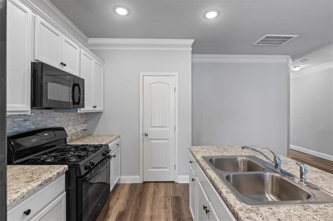 Building Photo - 360 Turtle Creek Dr