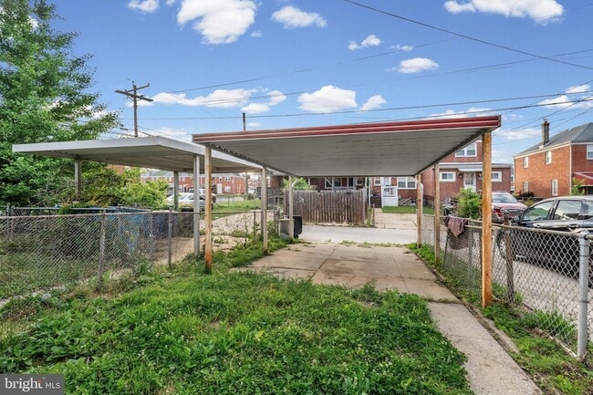 Building Photo - 2203 Redthorn Rd