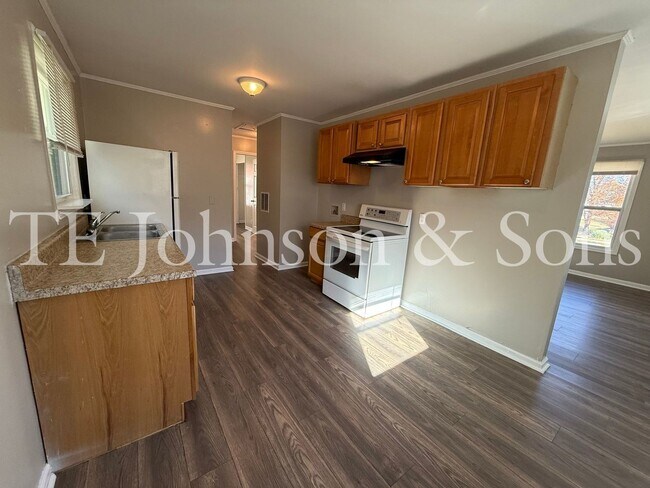 Building Photo - Cozy Greensboro Home with Modern Comforts