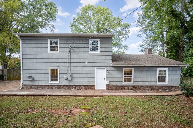 Building Photo - 132 Oak Trail