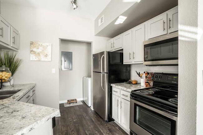 Chef-inspired kitchen - The Henry at Rosenberg