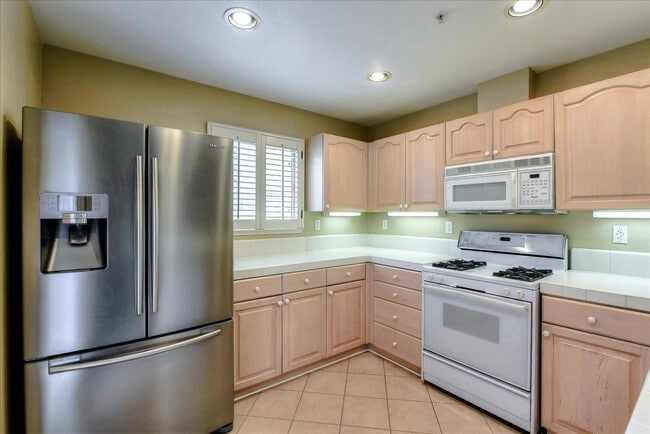 Building Photo - 990 Alpine Terrace