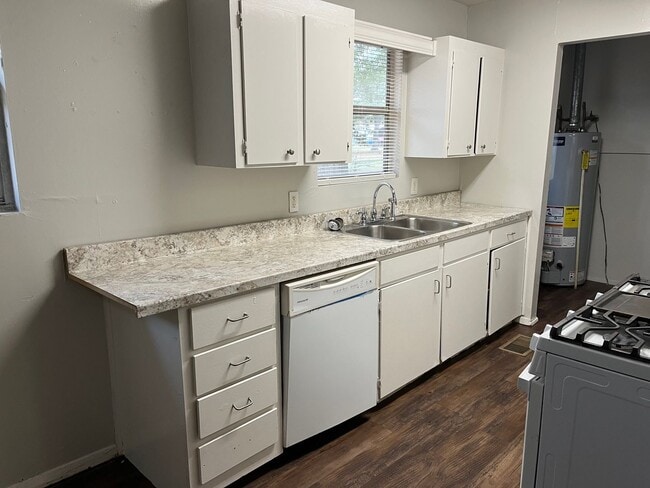 Building Photo - Country living - 4BR/2BA in Keithville - o...