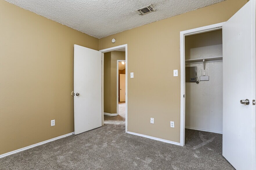 Building Photo - 6320 Woodstream Trail