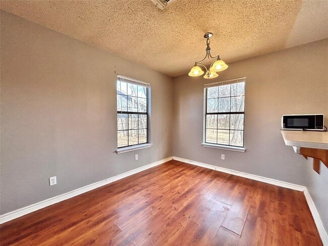 Building Photo - 510 Powell Dr