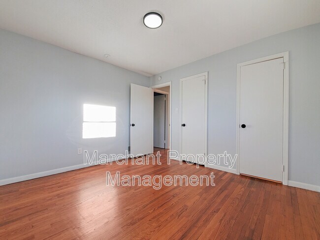 Building Photo - 1104 Dorothy St