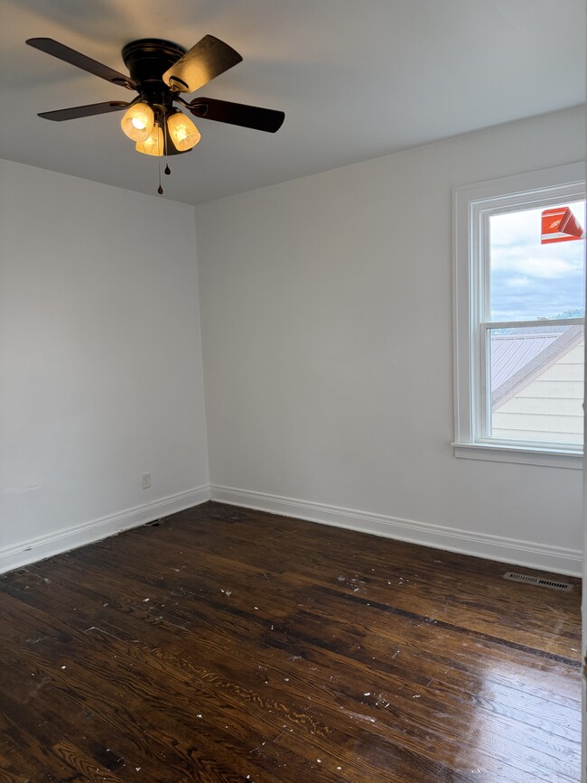Building Photo - 1206 Westwood Dr