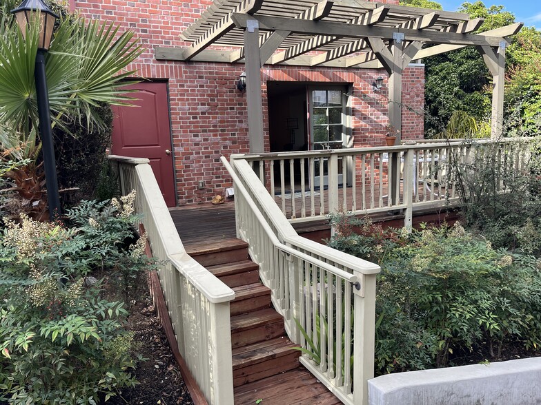 Building Photo - 247 Broad St