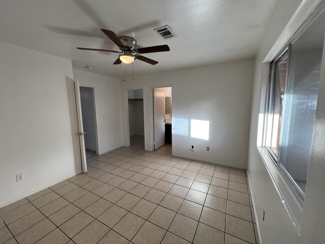 Building Photo - 321 Reynosa Ave