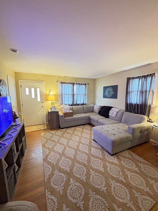 Building Photo - 2105 Burwell St