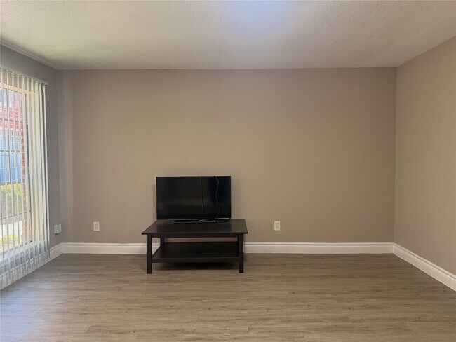 Building Photo - 9201 Clarewood Dr