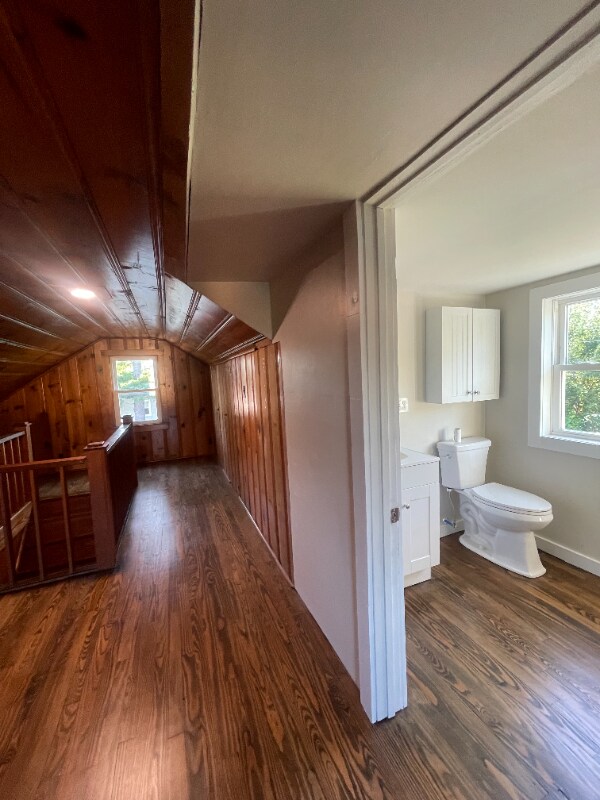 Building Photo - 1315 W Commerce St