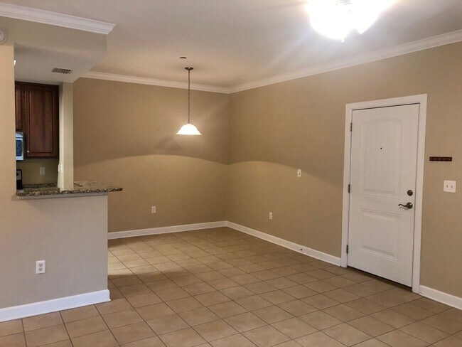 Building Photo - Beautiful One Bedroom Apartment in Fort Walton Beach!