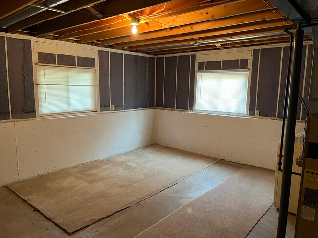 Building Photo - 5720 Old Farm Cir W