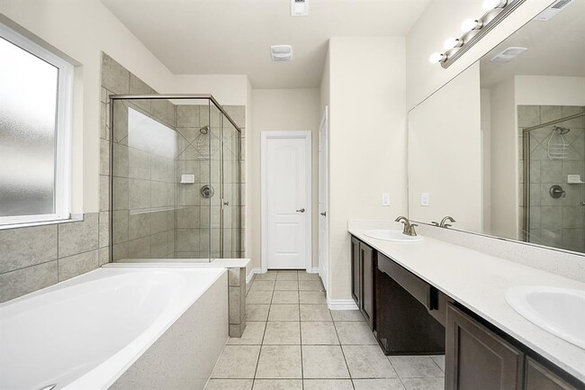 Building Photo - 13313 Sea Breeze Dr