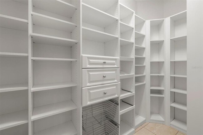 Building Photo - 3916 Valrico Grove Dr