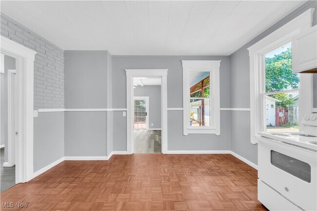 Building Photo - 3116 W 88th St