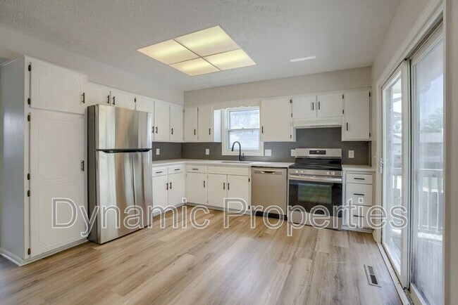 Building Photo - 15342 Sarpy Cir