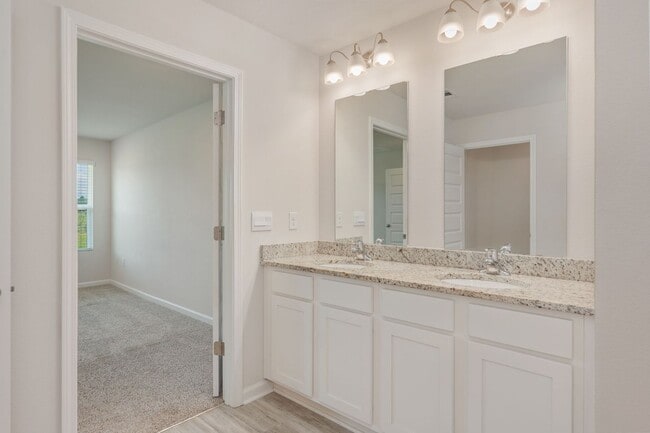 Building Photo - AVAILABLE NOW | BEAUTIFUL 5 BEDROOM, 3 BATH HOME IN MILTON WITH LARGE BACK YARD