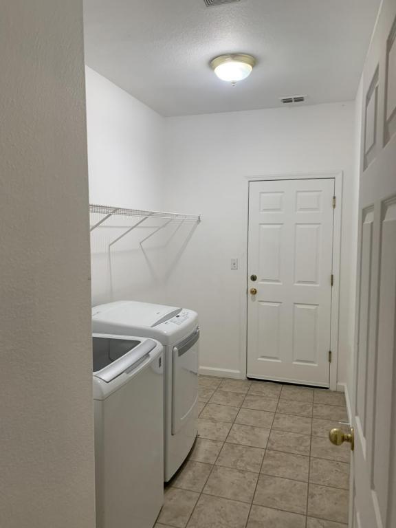 Building Photo - 353 Ellison Pl