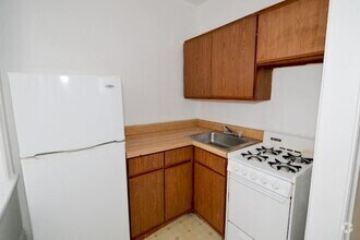 Building Photo - 714 W Belmont Ave