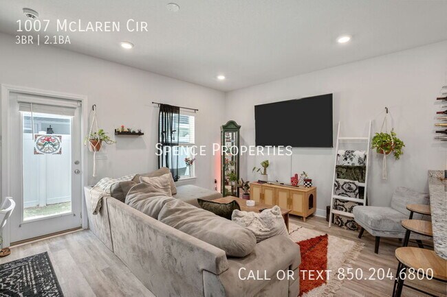 Building Photo - 1007 McLaren Cir