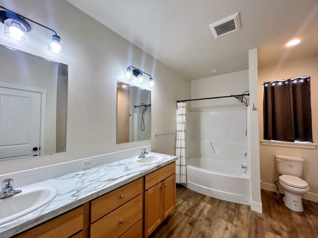 Building Photo - 929 Applewood Dr