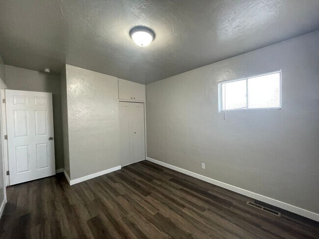 Building Photo - P0089 - 601-603 Woodstock