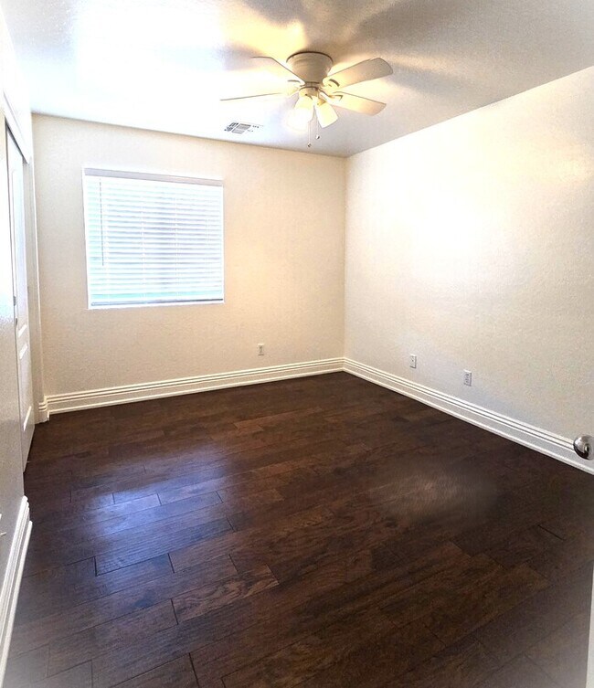 Building Photo - Stunning upgraded 4-bedroom 2-bathroom home