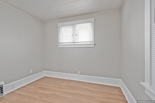 Building Photo - 712 W Lorain St