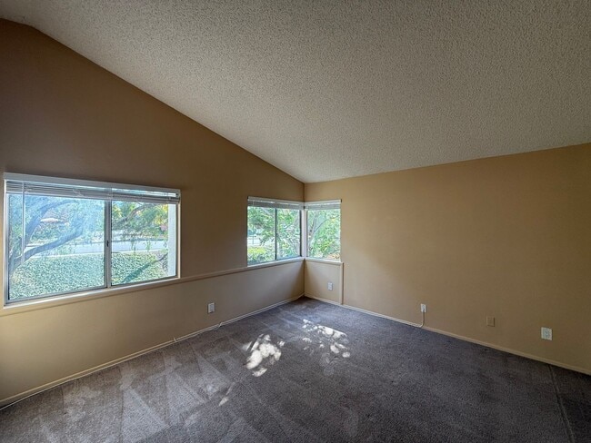 Building Photo - Great 3B/2.5BA House in Oceanside!