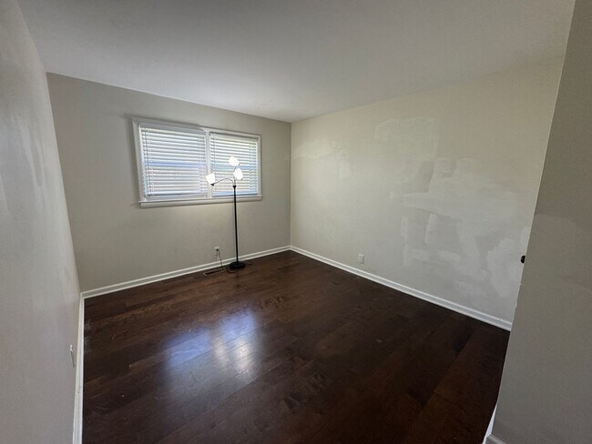 Building Photo - 3 Bedroom Home in Murray