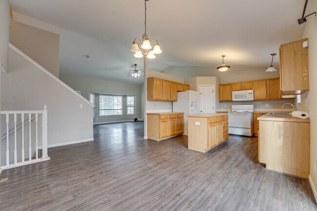 Building Photo - Spacious 3 bed, 2.5 bath home located in Wellington, CO