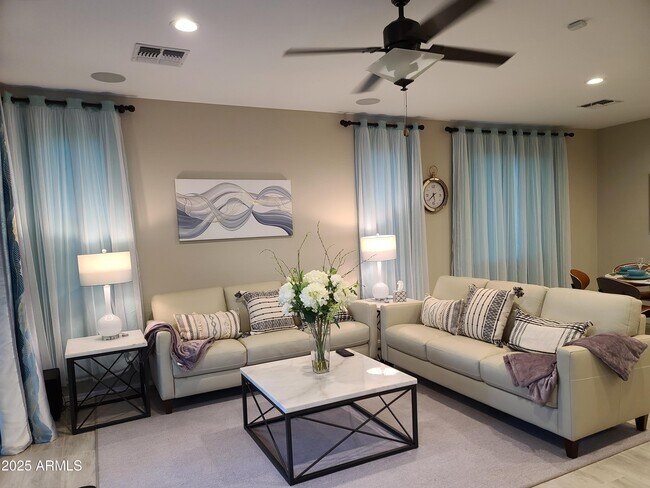 Building Photo - 1666 E Lee Dr