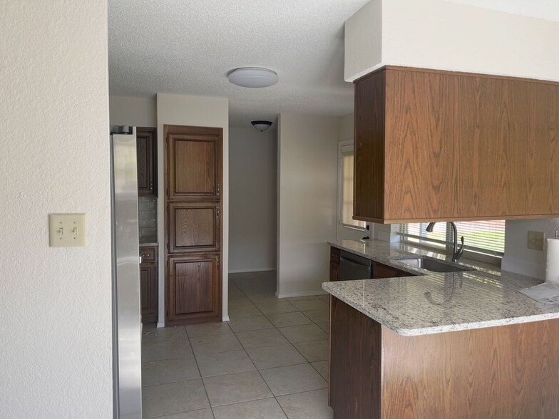 Building Photo - 2201 Sage Ln