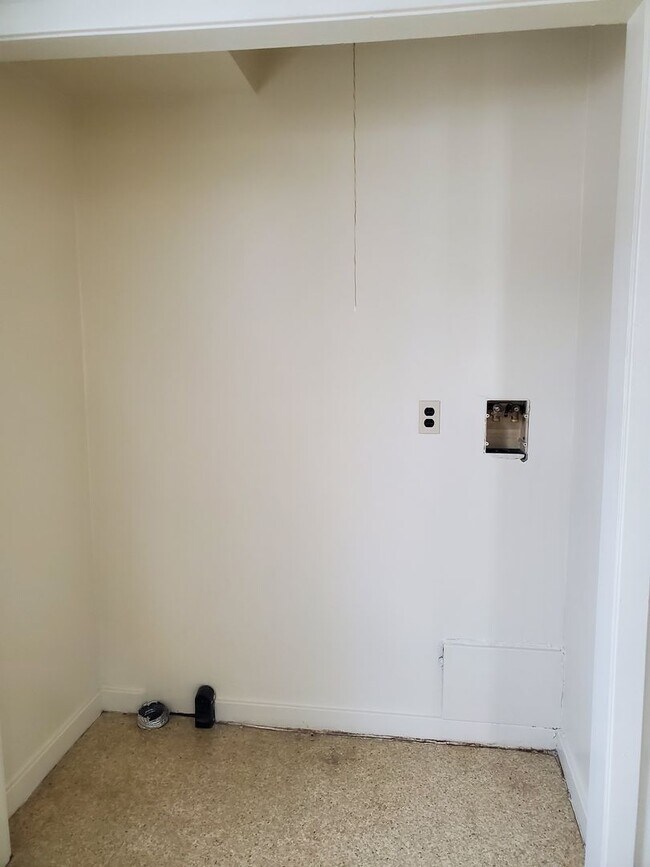 Building Photo - 64 Spring St