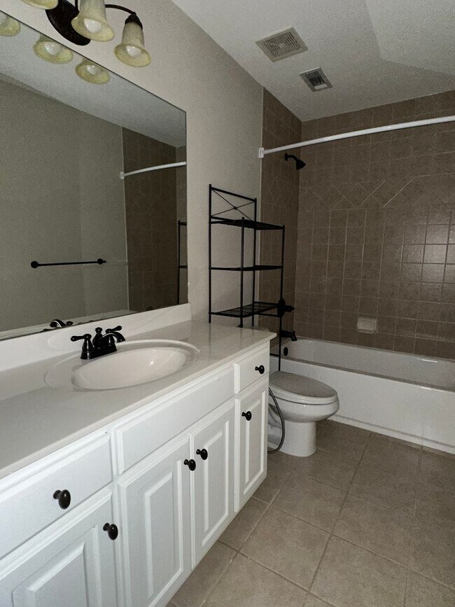 Building Photo - Brick Single Family Rental - 4 bedroom/4.5...