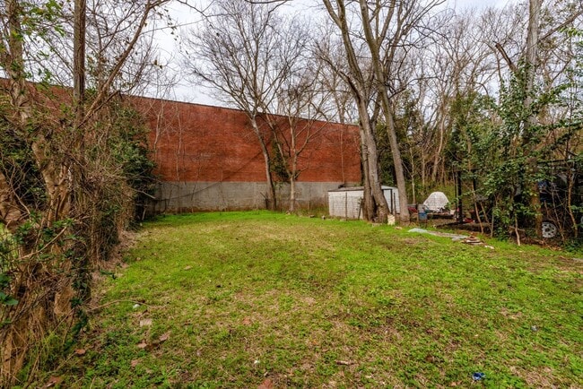 Building Photo - $880 Section 8 Ok!