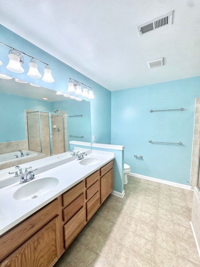 Building Photo - THREE BEDROOM/2.5 BATH TOWNHOME located in PARKLAND School District!