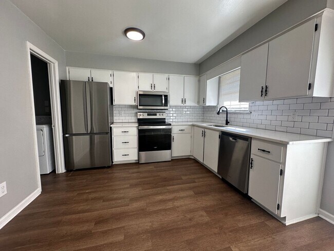 Building Photo - Harmon Creek