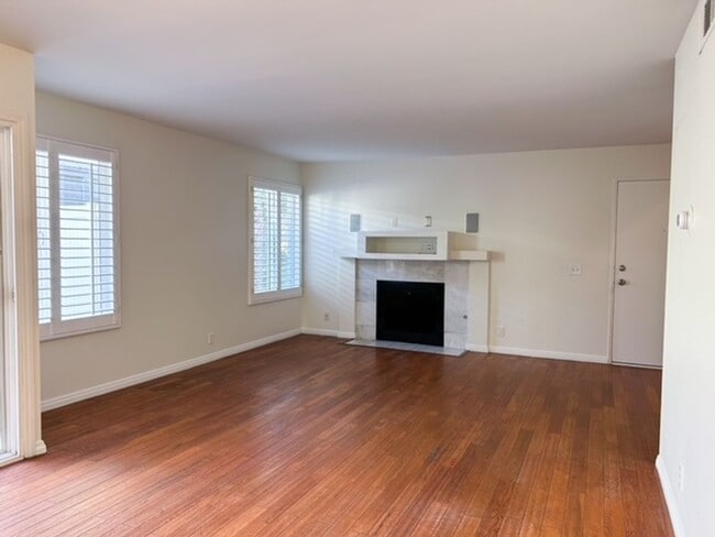 Building Photo - 3 Bedroom + 2.5 Bathroom Condo | Ralston Village Community | Ventura | Unfurnished