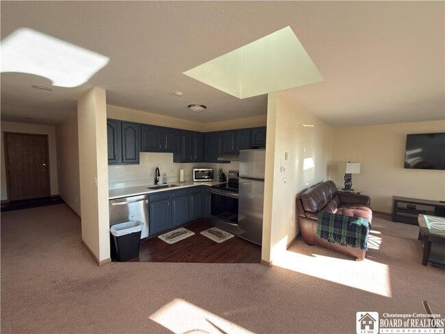 Building Photo - 100-104 E 3rd St