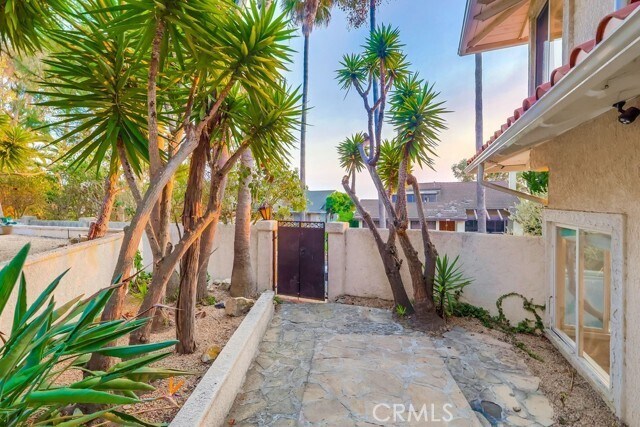 Building Photo - 3554 Seaglen Dr