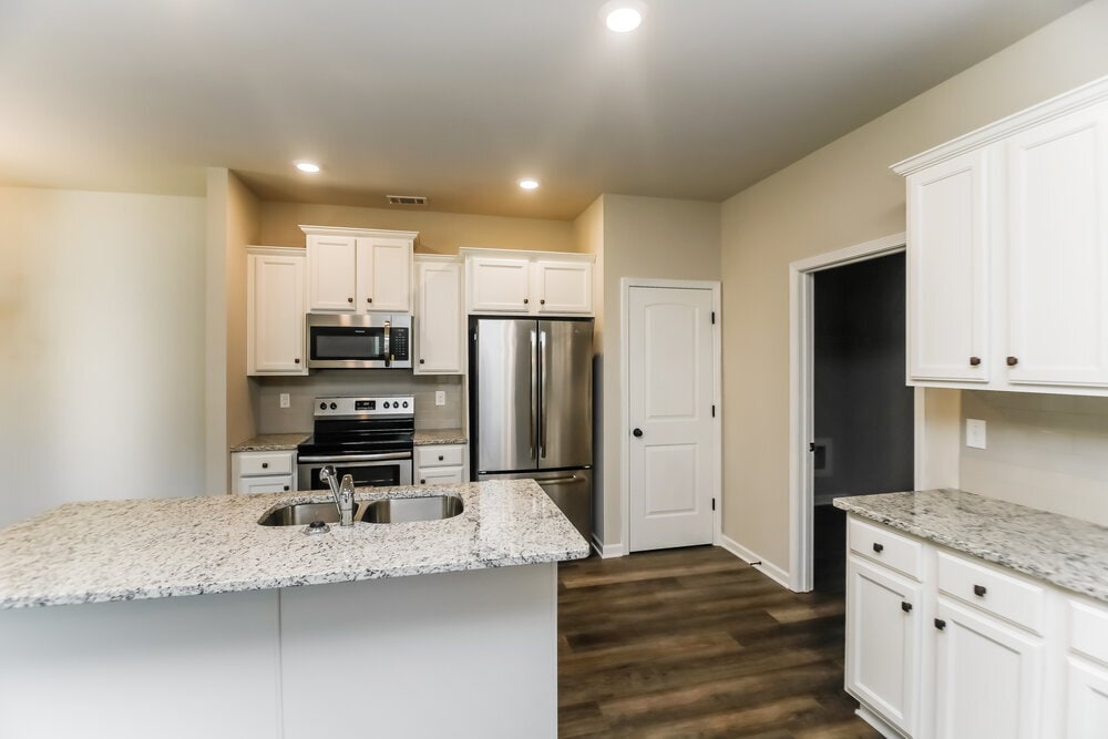 Building Photo - 140 Magnaview Dr